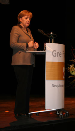 merkel-250x435-carsten_schoenebeck