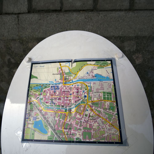 cdf-toilette4 Stadtplan auf Klodeckel
